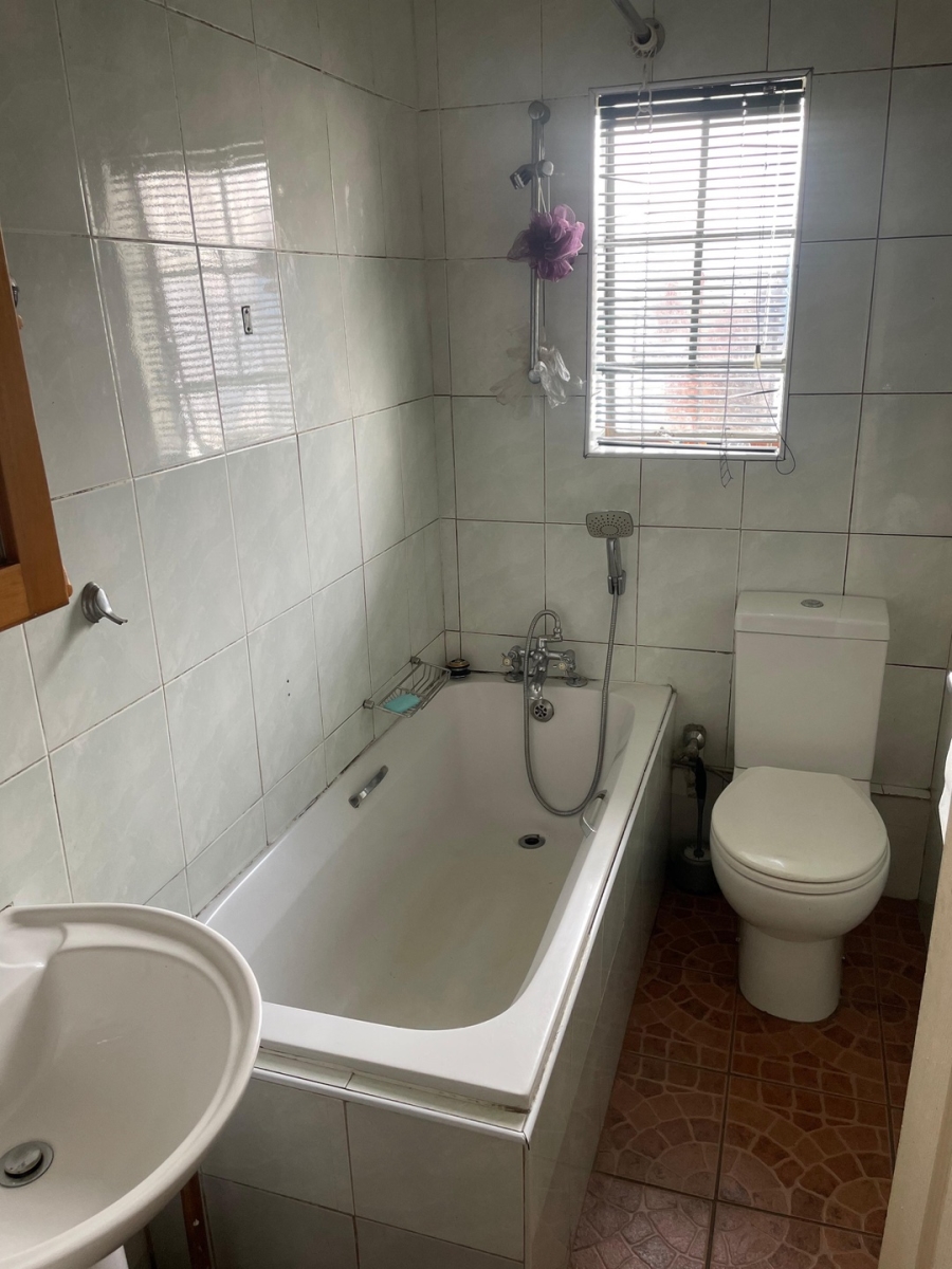  Bedroom Property for Sale in Eastridge Western Cape
